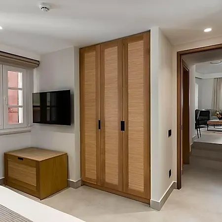 Executive Cantons View فندق 2*